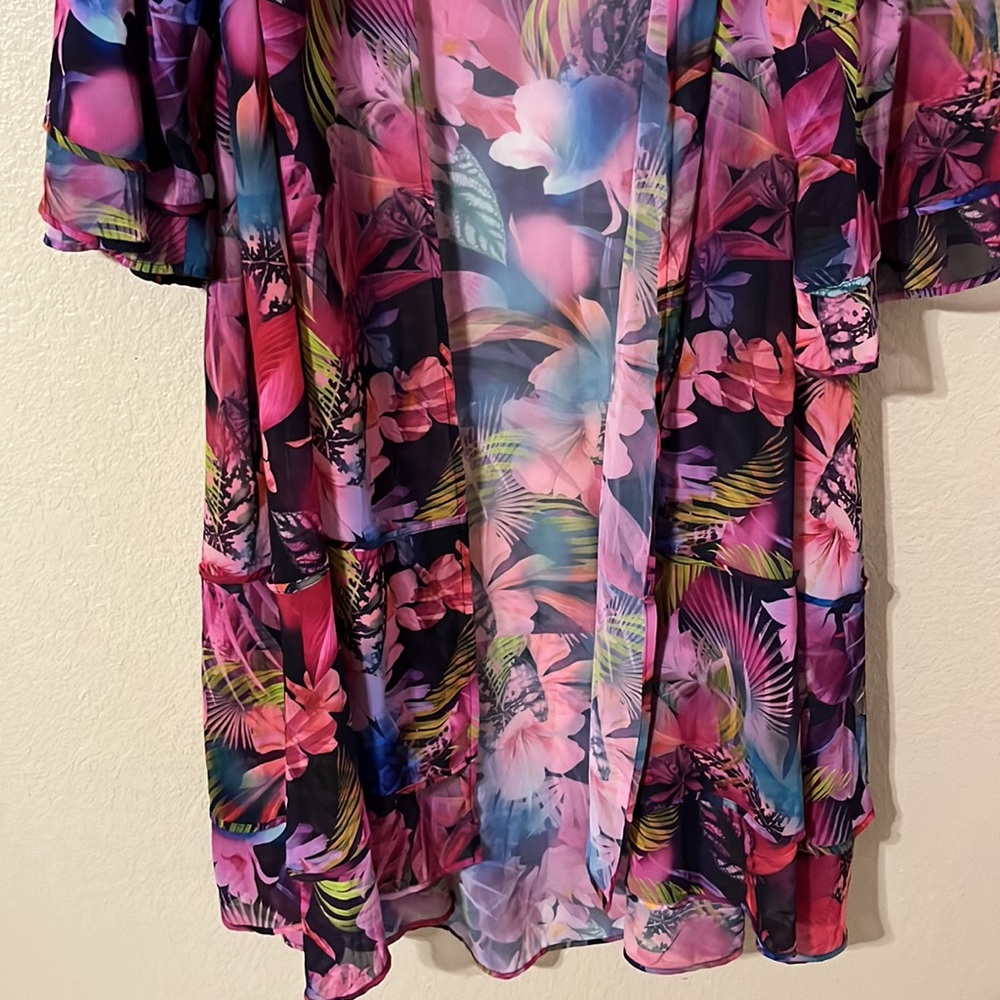 NWOT Torrid Maxi Pink Floral Chiffon Ruffle Hem
Coverup Kimono Size 3X - Picture 6 of 8